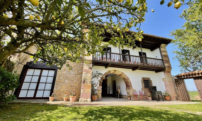 San Vicente de la Barquera House | 17th century mansion, Finca STYLISH HOST, sea views.