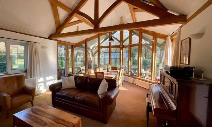 Cowbridge Cottage | 17th Century four bedroom farmhouse