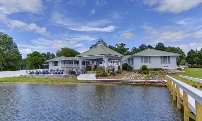 Lake Murray of Richland House | 18 SANDALS is a luxurious Lake Murray getaway with optional boat rental