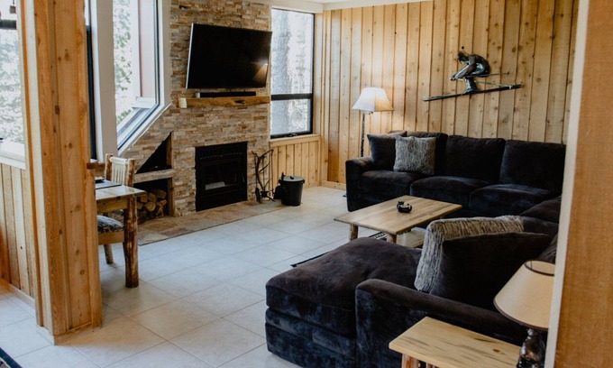 Mammoth Lakes House | 1849 condominium at Mammoth Canyon Lodge