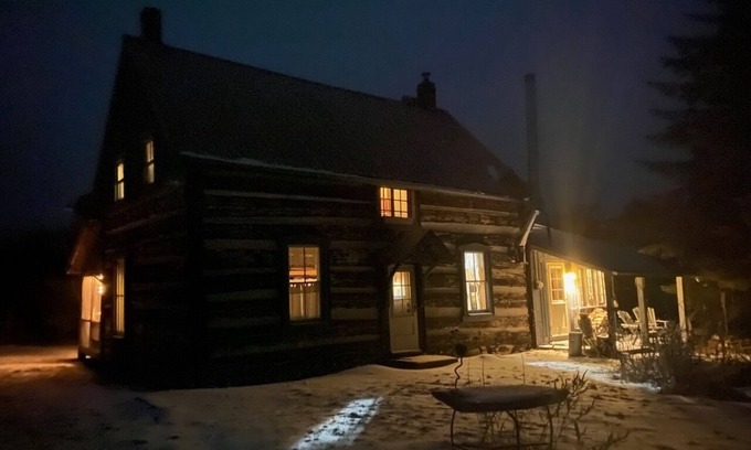 Unorganized Centre Parry Sound Other | 1890's Farmhouse in Wilderness (*With STARLINK and X Country Ski Trails!*)