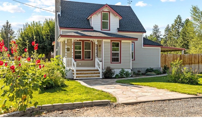 Wamic House | 1890's Victorian Home on the Oregon Trail