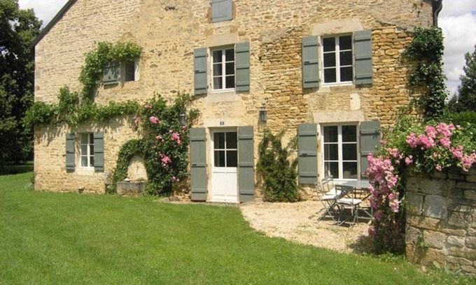 Villegusien-le-Lac Other | 18th Century Country Farmhouse