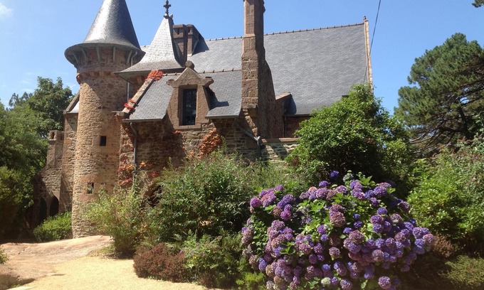 Perros-Guirec House | 1900 Manor house with 3 ha garden, Ploumanach Côte de Granit Rose