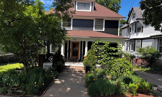 Marquette House | 1908 Four Square Marquette- Centrally located w porch, patio, sauna, fire pit