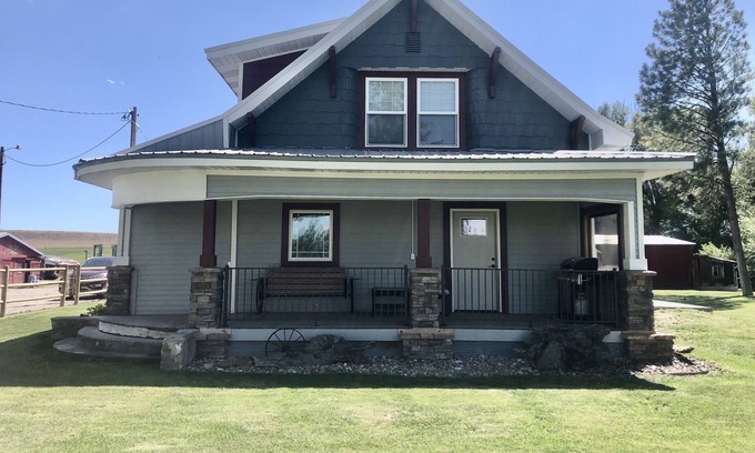 Simms House | 1909 Restored Homestead House Close to Great Falls