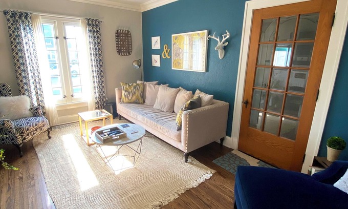 Racine House | 1930's Cottage Close to lake Michigan