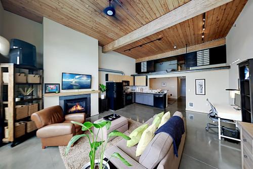 Miller Park Hotel | 19th Avenue Lofts Unit 213