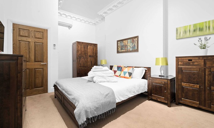 Lime Street Apartment | 1BG Former Embassy 1BR sleeps 4 with Air Con