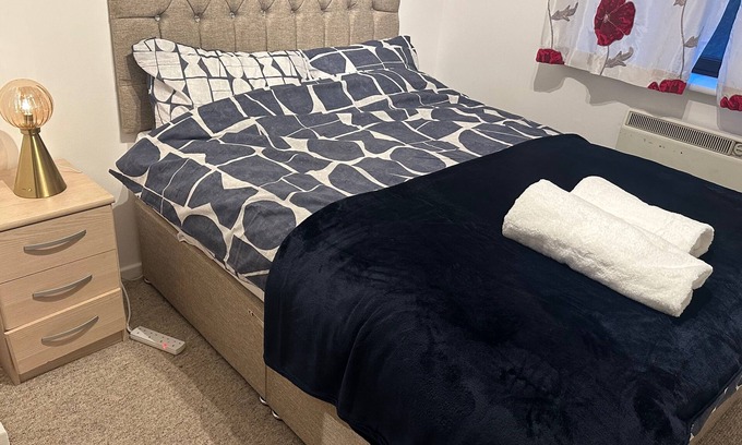 Peterborough Apartment | 1BR-Sleeps2-Parking-QuietStay-CityCentre