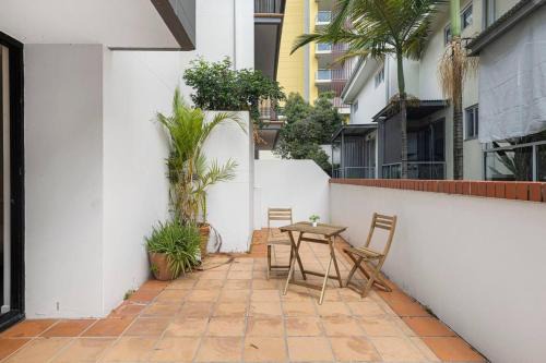 Spring Hill Apartment | 1BR Spring Hill 5 min CBD, 10 min Mall & Train SH13