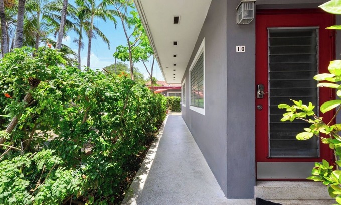 Downtown Hollywood Apartment | 1BR Studio Parking, Pet Friendly and BBQ Area
