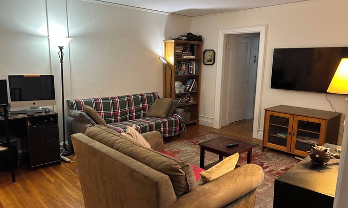 Queens Apartment | 1BR Walk to Subway/LIRR on Austin Street