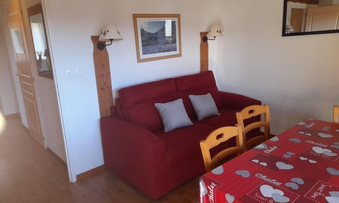 La Joue du Loup Apartment | 1st floor, view mountain, balcony, tv, ski locker, 32m², La Joue du Loup