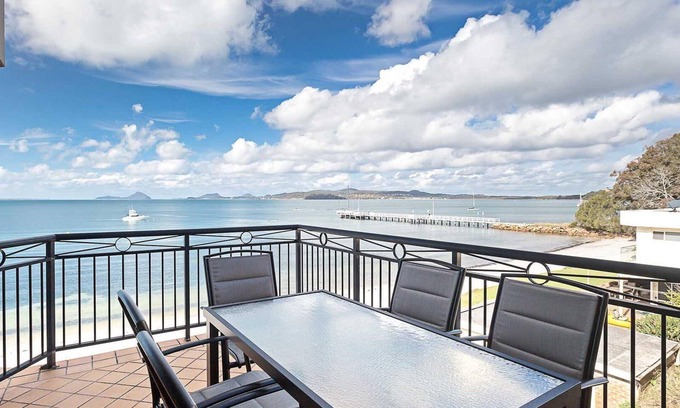 Soldiers Point House | 2/137 Soldiers Point Road - luxury unit on the waterfront with aircon and free unlimited WiFi