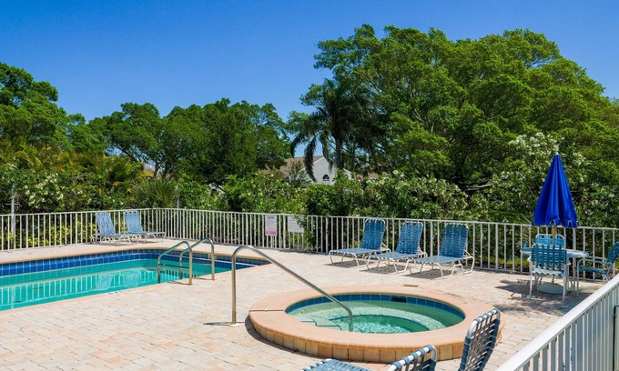 Whitney Beach Condo | 2/2 Condo in beautiful Perico Bay Club