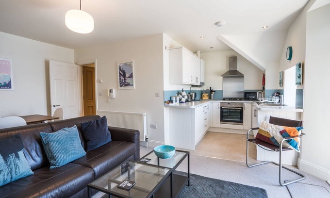 Torquay City Centre Cottage | 2 Astor House one bed with sea views from all windows