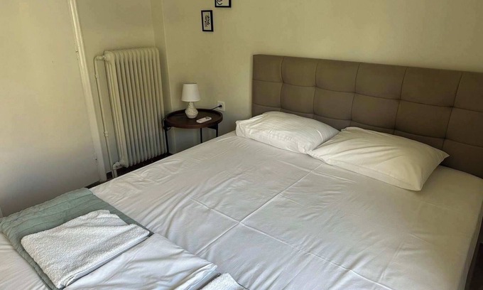 Pangrati Apartment | 2 Bd Modern Apt with Balcony in Pagrati