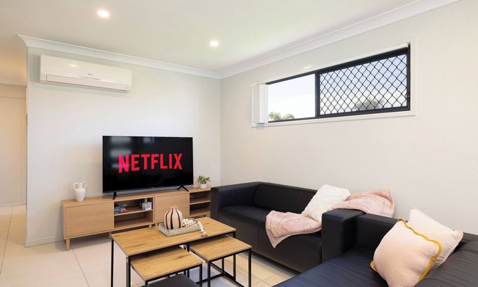 Rocklea Apartment | 2 Bdr Apt! Garage! Clean! GST Credits! 120D2