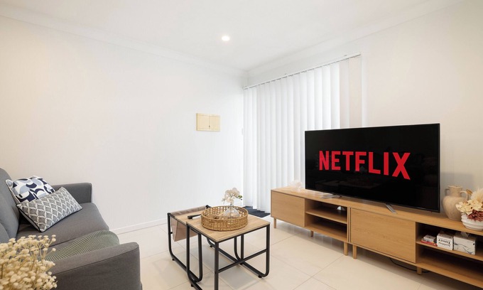 Rocklea Apartment | 2 Bdr Apt! Garage! Clean! GST Credits! 216D2