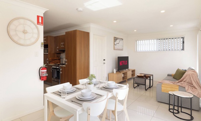 Rocklea Apartment | 2 Bdr Apt! Private Balcony! Garage Parking! 116D2
