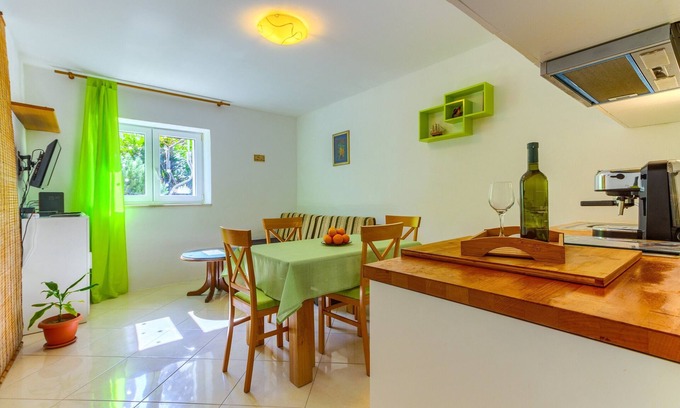 Bacvice Apartment | 2-bdr apt with shared garden, 3 min walk to beach