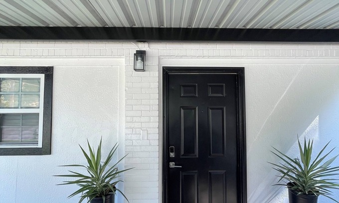 South Arlington House | 2 Bdrm 2 Ba Gem, Where Comfort Meets ConveniencenSports, Fun, Eats & Campus Life