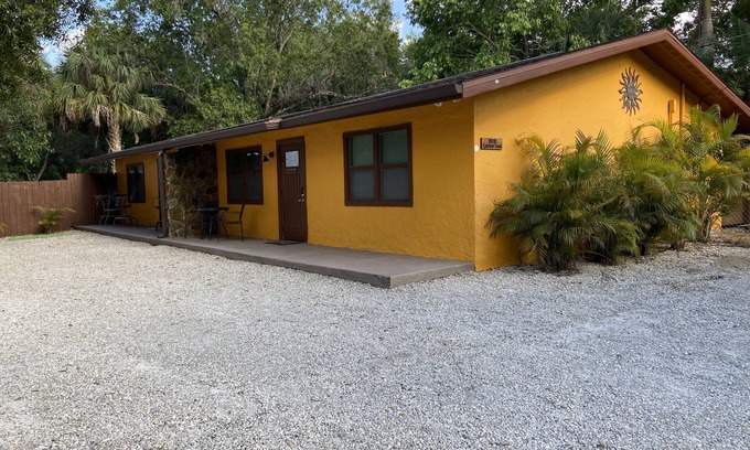 Solana Apartment | 2 Bed/1 Bath - Unit B