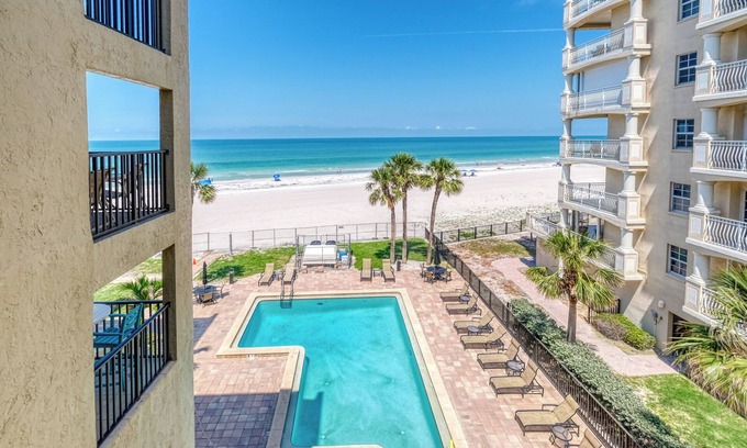 Redington Shores Condo | *2 bed, 2 bath Direct Gulf Front Unit at The Shores*Stunning Views*