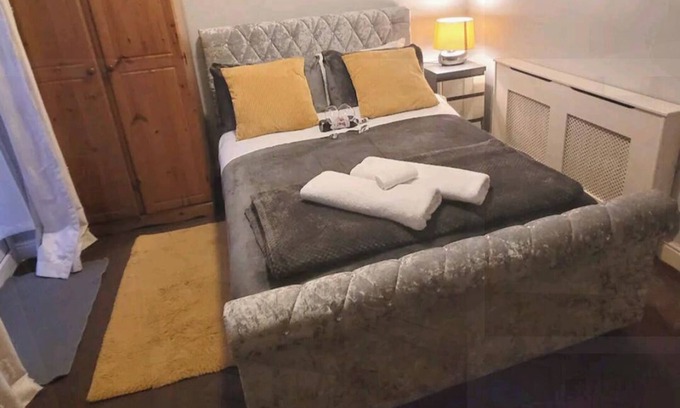 Levenshulme Apartment | 2-Bed Apartment, Sleeps 4,On-site parking