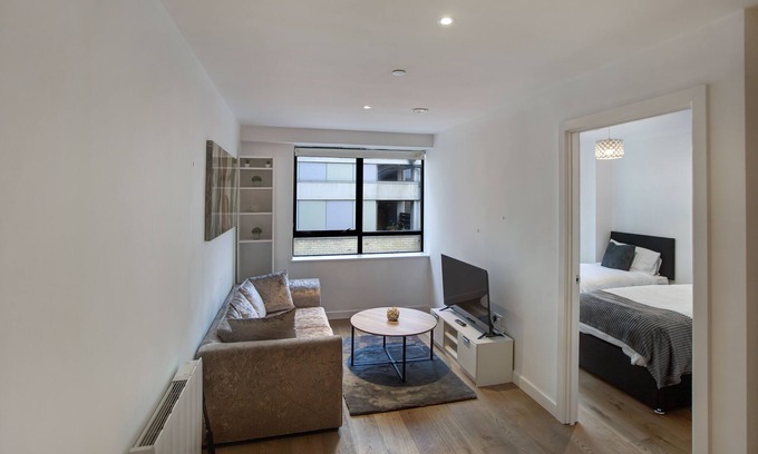Fairfield Apartment | 2-Bed Apartment, Sleeps 4, Free Parking