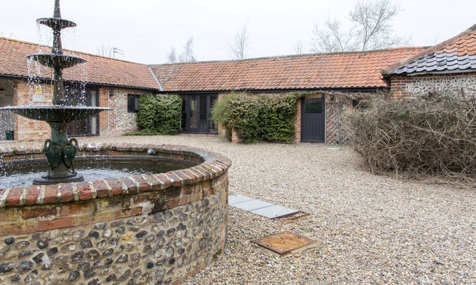 Scole House | 2 Bed Barn Holiday Cottage on the border of Suffolk and Norfolk