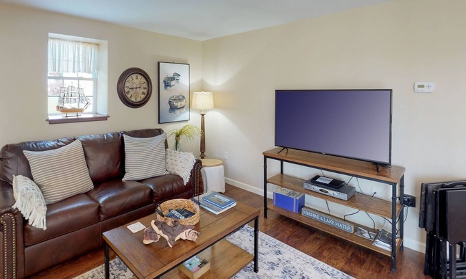 Skaneateles House | 2 bed Carriage House/Pet friendly-Walk to Village