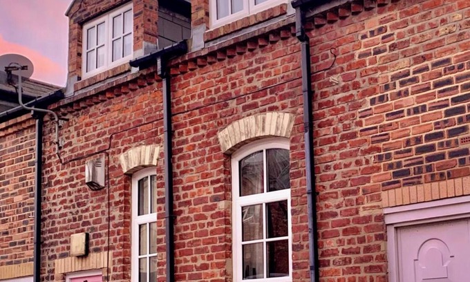 Tynemouth Cottage | 2 Bed Cottage - Sleeps 4 - Wifi - Parking