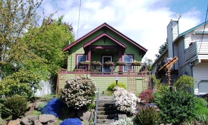 Phinney Ridge Cottage | 2-Bed Craftsman with Private Garden, Steps to Green Lake & Downtown Seattle