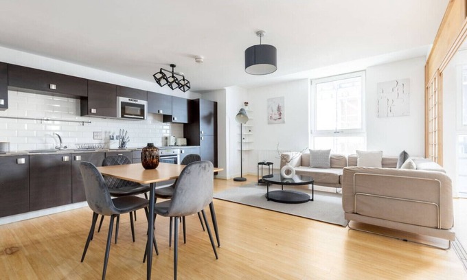 De Beauvoir Apartment | 2 Bed Flat with Balcony in Dalston