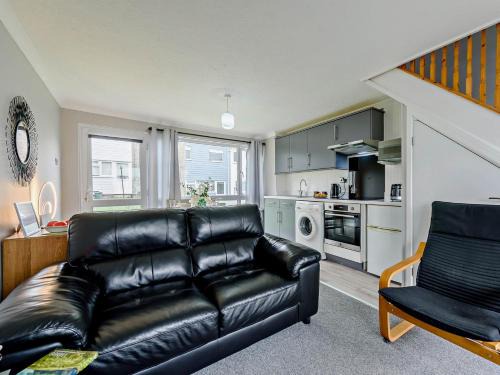 Pembroke House | 2 Bed in Freshwater East FB211