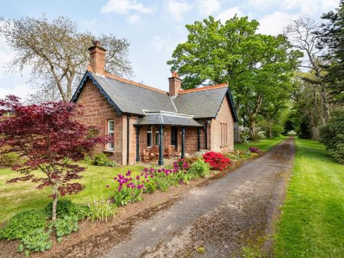 Kirriemuir House | 2 Bed in Kirriemuir 86235