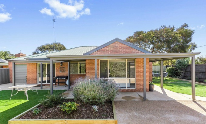 Ocean Grove Apartment | 2 Bedroom - Walk To the Beach - Pet Friendly - Ocean Grove