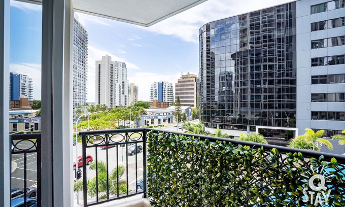 Surfers Paradise Apartment | 2 Bedroom 2 Bathroom Unit - Q Stay