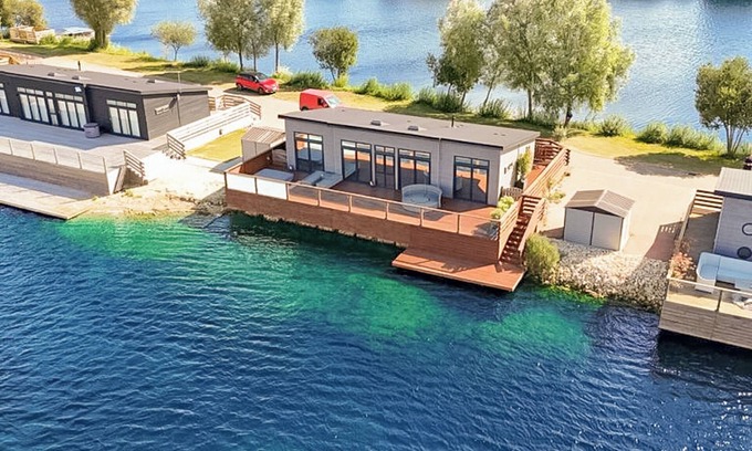 Frognall Cottage | 2 bedroom accommodation in Tallington Lakes