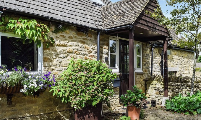 Ramsden Cottage | 2 bedroom accommodation in Ramsden, near Chipping Norton