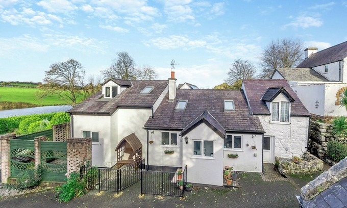 Tyn-y-Gongl Cottage | 2 bedroom accommodation in Tyn Y Gongl, near Benllech