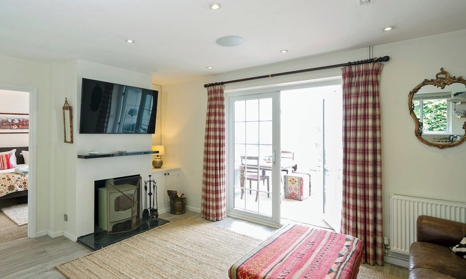 Chilworth Cottage | 2 bedroom accommodation in Guildford