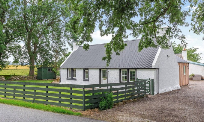 Tain Cottage | 2 bedroom accommodation in Fearn, near Tain