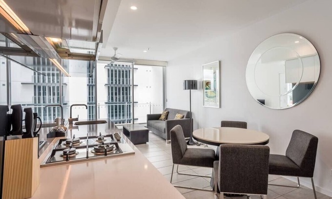 Fortitude Valley Apartment | 2 Bedroom Apartment with Parking, Pool, Gym