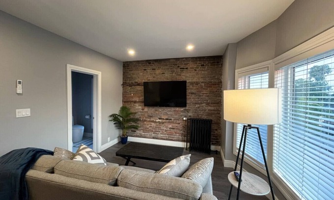 East Windsor Hotel | 2 bedroom apartment in Windsor
