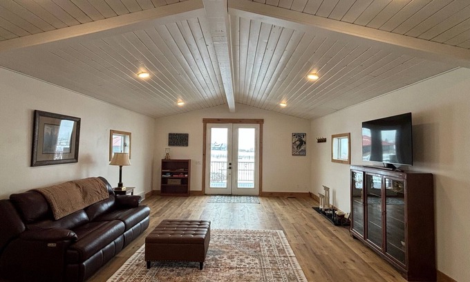 Kamas Apartment | 2-bedroom apartment with Wi-Fi and full kitchen plus laundry in amazing Kamas.