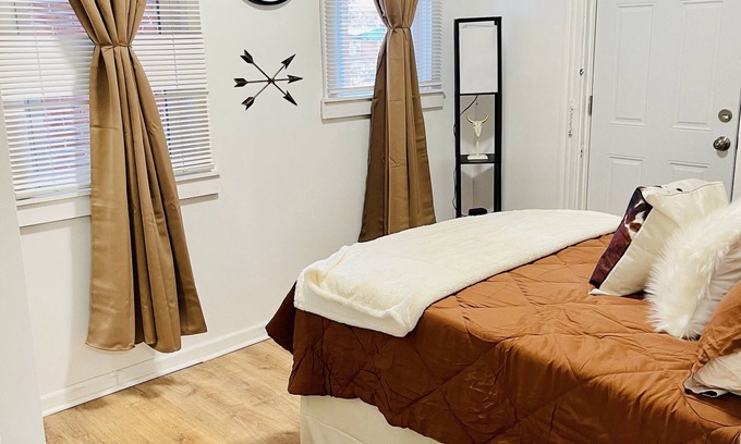 Pittsburgh Apartment | 2 Bedroom Apt - Cozy, Chic & π©ππ€