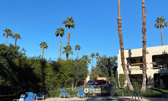 Palm Springs Apartment | 2 Bedroom Apt in Peaceful part of Palm Springs